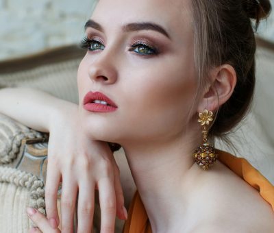 Réinventez votre style avec des astuces beauté simples et chic