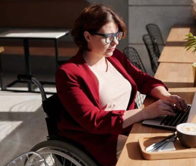 Fauteuil roulant électrique 100 % remboursé : la réforme VPH 2025
