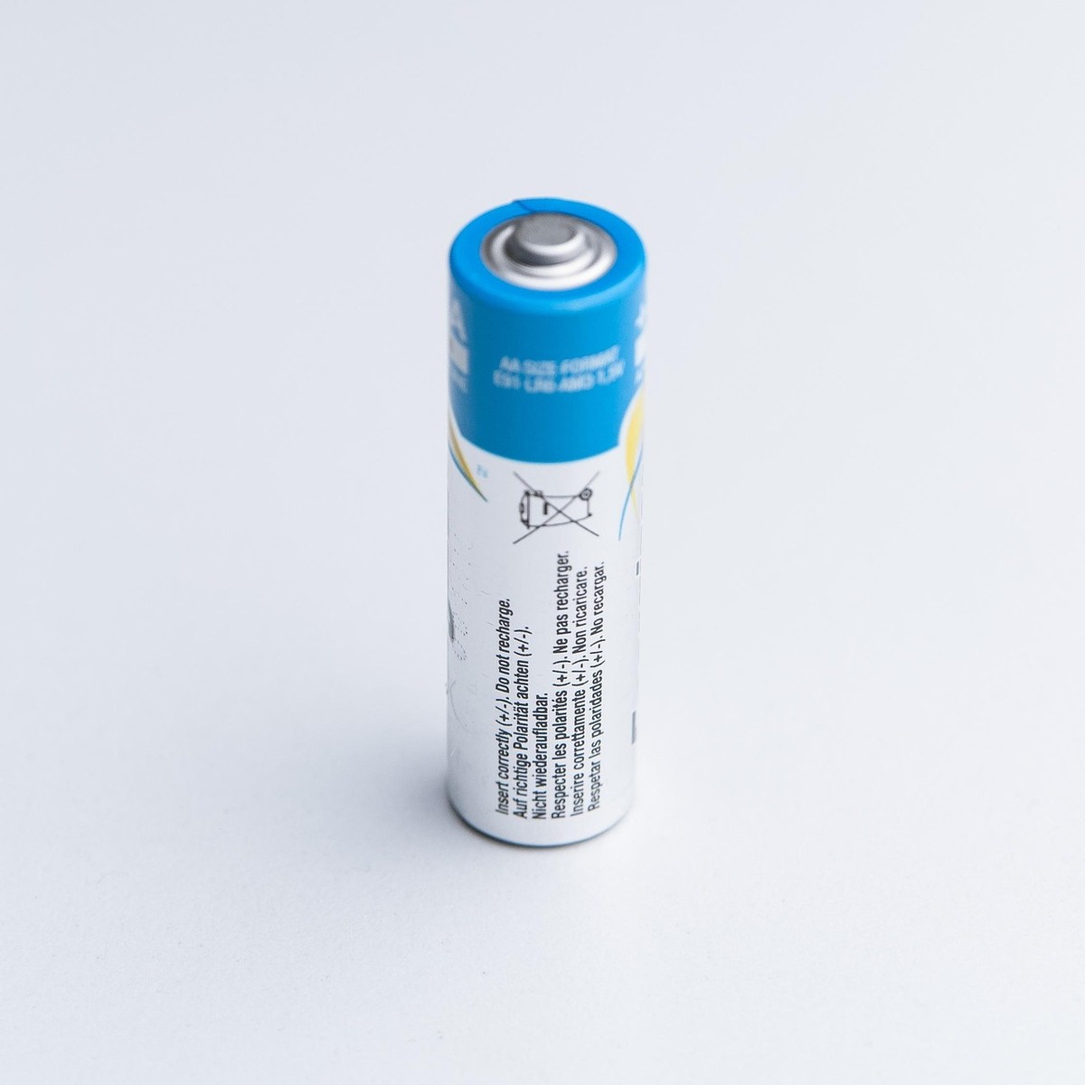 Thermomètre indiquant une température froide près d'une batterie