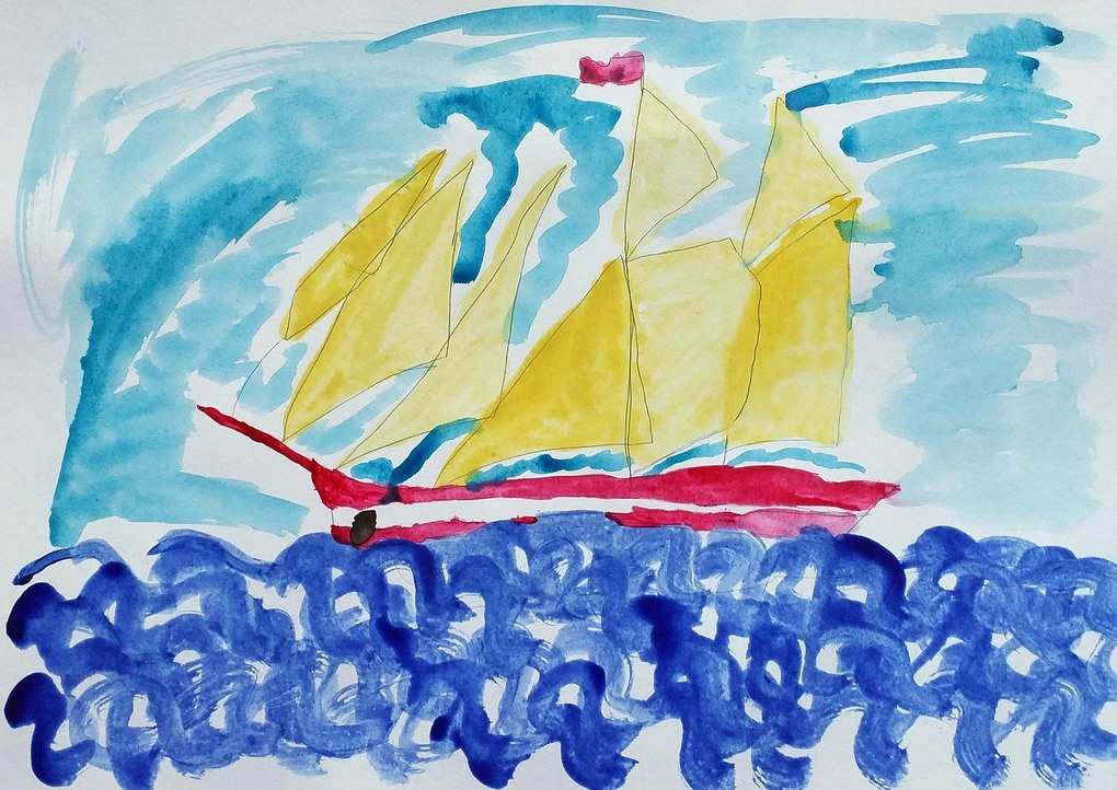 Bateau à voiles rouges et jaunes sur mer bleue, ciel aqua, drapeau rouge au sommet